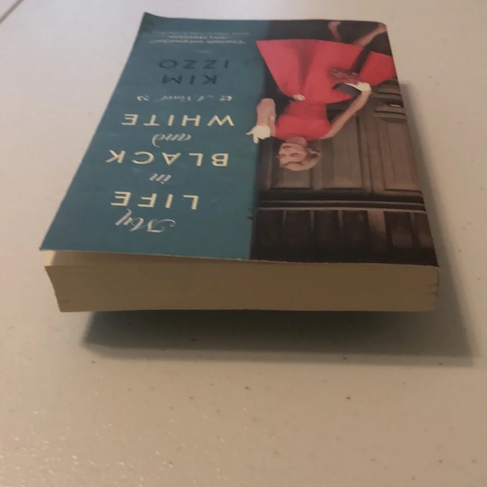 My Life in Black and White by Kim Izzo Paperback